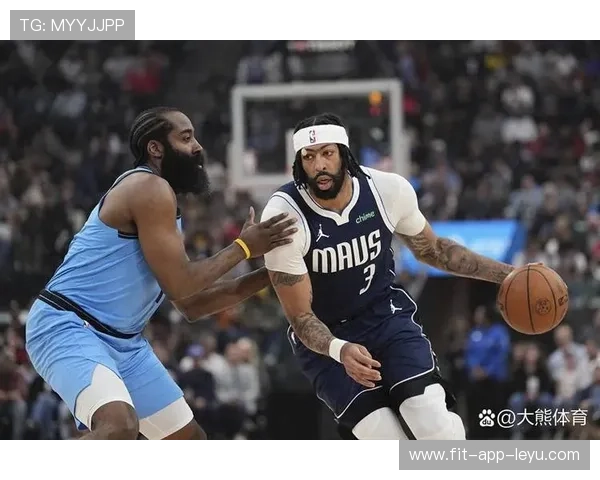 哈登突破分球，快船进攻组织完美衔接